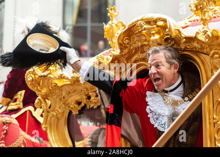 London, Großbritannien. November 2019.die Lord Mayor's Show ist 804 Jahre alt und besteht in der Moderne aus über 6000 Menschen, mit Dutzenden von Marschbändern, militärischen Abtritten, Kutschen, Tanztrouppen, Inflatables, Riesenkontrafunktionen und Festvorführungen. Der 692nd Lord Mayor of London wird Alderman William Russell von der Bread Street Station sein, der in einer Kutsche in der Prozession nach Westminster von der City reist, um der Krone die Treue zu schwören, wobei die beiden Gebiete getrennte Zentren im alten London sind Stockfoto