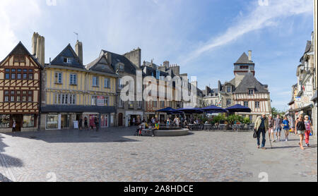 Quimper, Finistere/Frankreich - 23 August, 2019: Der Ort Terre au Duc Platz im historischen alten Toen von Quimper in der Bretagne Stockfoto