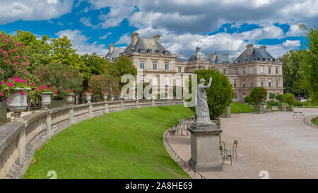 Paris, der Senat im Luxemburger Garten, französische Institution, schönes Gebäude Stockfoto