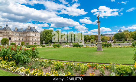 Paris, der Senat im Luxemburger Garten, französische Institution, schönes Gebäude Stockfoto