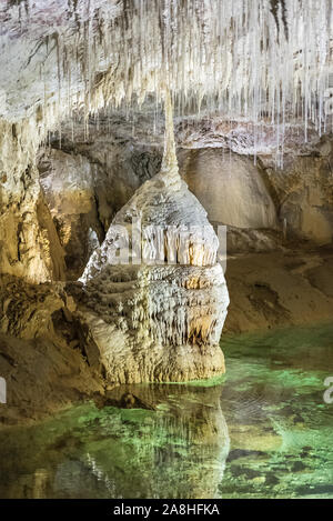 Grotte de Choranche in den Vercors, schöne Stalaktiten in den Höhlen Stockfoto