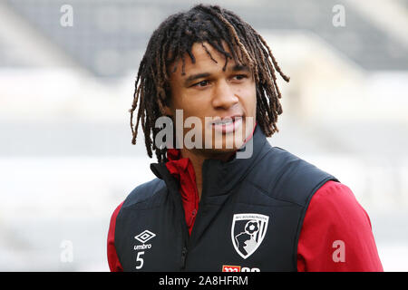 NEWCASTLE UPON TYNE, ENGLAND, 9. November 2019 von Bournemouth Nathan Ake während der Premier League Match zwischen Newcastle United und Bournemouth am St. James's Park, Newcastle am Samstag, den 9. November 2019. (Credit: Steven Hadlow | MI Nachrichten) das Fotografieren dürfen nur für Zeitung und/oder Zeitschrift redaktionelle Zwecke verwendet werden, eine Lizenz für die gewerbliche Nutzung Kreditkarte erforderlich: MI Nachrichten & Sport/Alamy leben Nachrichten Stockfoto