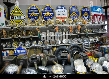 Retromobile Paris 2019 Oldtimer Ersatzteile Stockfoto