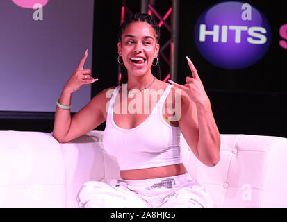 Hollywood, FL, USA. 08 Nov, 2019. Jorja Smith visits Radio Station Hits 97,3 Live am 8. November 2019 in Hollywood, Florida. Quelle: MPI04/Medien Punch/Alamy leben Nachrichten Stockfoto