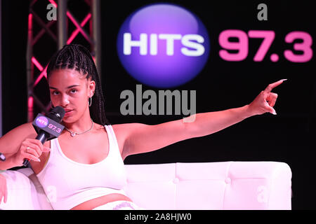 Hollywood, FL, USA. 08 Nov, 2019. Jorja Smith visits Radio Station Hits 97,3 Live am 8. November 2019 in Hollywood, Florida. Quelle: MPI04/Medien Punch/Alamy leben Nachrichten Stockfoto