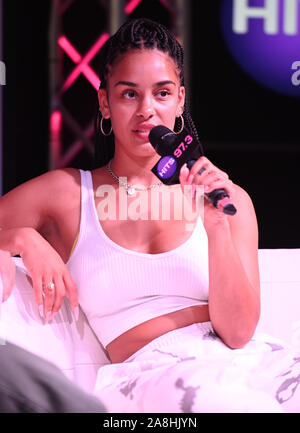 Hollywood, FL, USA. 08 Nov, 2019. Jorja Smith visits Radio Station Hits 97,3 Live am 8. November 2019 in Hollywood, Florida. Quelle: MPI04/Medien Punch/Alamy leben Nachrichten Stockfoto