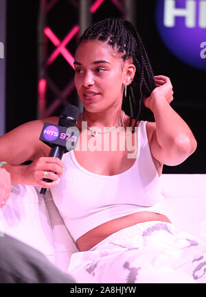 Hollywood, FL, USA. 08 Nov, 2019. Jorja Smith visits Radio Station Hits 97,3 Live am 8. November 2019 in Hollywood, Florida. Quelle: MPI04/Medien Punch/Alamy leben Nachrichten Stockfoto