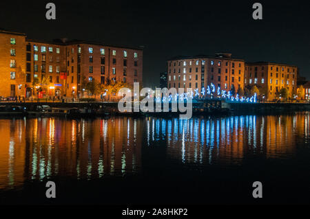 Um die UK-Merseyside - Liverpool - Fluss des Lichts 2019 - Die laufender Mann Stockfoto