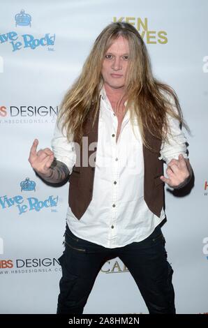 Hollywood, Ca. 8. November, 2019. Sebastian Bach an der Pop-Up Art Show von Billy Morrison und Steve Stevens bei Ken ebnet Salon in West Hollywood, Kalifornien am 8. November 2019. Quelle: David Edwards/Medien Punch/Alamy leben Nachrichten Stockfoto