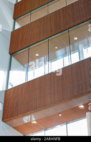 Eingangshalle des B 612 Gebäude der Toulouse Aerospace Innovation Center. /Flur; Glas; Gehweg; Flure; Gehwege; Passage; Korridor Stockfoto