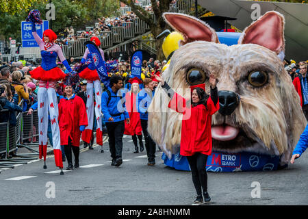 London, Großbritannien. 09 Nov, 2019. Der Metro Bank dogpassing St Pauls Kathedrale - William Russell die 692Nd Oberbürgermeister am jährlichen Oberbürgermeistern Show Parade in der Stadt London installiert ist. Credit: Guy Bell/Alamy leben Nachrichten Stockfoto