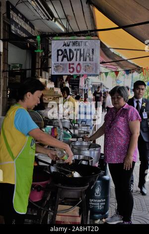 Die Sehenswürdigkeiten von fantastischen Street Food rund um Thailand Stockfoto