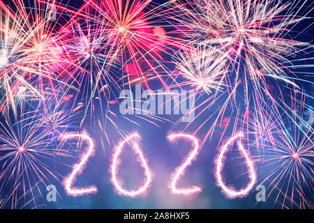Feuerwerk auf Frohes Neues Jahr 2020 - - abstrakte Urlaub Hintergrund Stockfoto