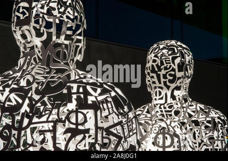 Paul Allen's Brain Science Institute mit Stahl zahlen sitzen Gesicht in South Lake Union, Downtown Seattle, Künstler Jaume Plensa zu Gesicht Stockfoto