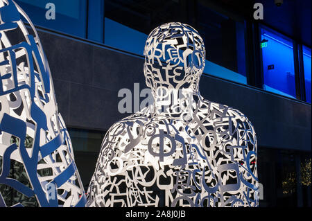 Paul Allen's Brain Science Institute mit Stahl zahlen sitzen Gesicht in South Lake Union, Downtown Seattle, Künstler Jaume Plensa zu Gesicht Stockfoto