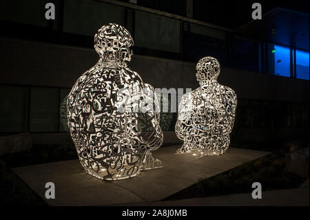 Paul Allen's Brain Science Institute mit Stahl zahlen sitzen Gesicht in South Lake Union, Downtown Seattle, Künstler Jaume Plensa zu Gesicht Stockfoto