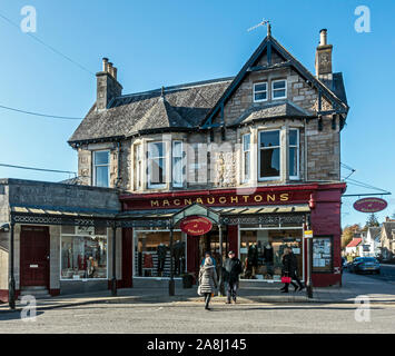 Macnaughtons von pitlochry Pitlochry Stores in Perth und Kinross Schottland Großbritannien Stockfoto
