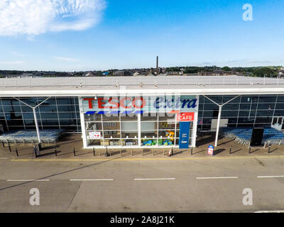 Tesco Extra an der lokalen Business Park in unmittelbarer Nähe der Innenstadt von Hanley, Stoke-on-Trent, Staffordshire, Tesco Supermarkt Stockfoto