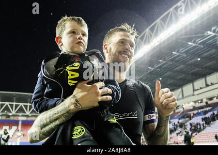 Wigan, Großbritannien. 09 Nov, 2019. WIGAN, ENGLAND - AM SAMSTAG, DEN 9. NOVEMBER Brentford Pontus Jansson während der Sky Bet Championship Match zwischen Wigan Athletic und Brentford bei der DW Stadium, Wigan am Samstag, den 9. November 2019. (Credit: Tim Markland | MI Nachrichten) das Fotografieren dürfen nur für Zeitung und/oder Zeitschrift redaktionelle Zwecke verwendet werden, eine Lizenz für die gewerbliche Nutzung Kreditkarte erforderlich: MI Nachrichten & Sport/Alamy leben Nachrichten Stockfoto