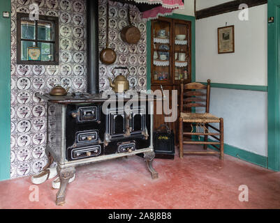 Niederländische Heritage Museum mit Küche Innenraum eines alten Bauernhauses Stockfoto