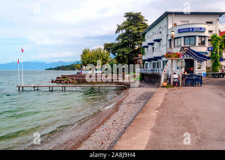 Genf, Schweiz - September 2015. Anonyme Personen in einem Coffee-shop auf dem Genfer See am Stadtrand der Schweizer Stadt Genf Stockfoto