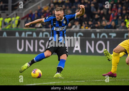 Verona, Italien. 9 Nov, 2019. Mailand, Italien. 09 Nov, 2019. Mailand Skriniar des FC Internazionale in Aktion während der Serie A-Spiel zwischen Inter Mailand und Hellas Verona im Stadio San Siro, Mailand, Italien am 9. November 2019. Foto: Mattia Ozbot. Credit: UK Sport Pics Ltd/Alamy Live News Credit: UK Sport Pics Ltd/Alamy leben Nachrichten Stockfoto