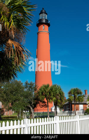 Die Ponce de Leon Inlet Leuchtturm und Museum ist der höchste Leuchtturm in Florida bei 175 Fuß hoch im Jahre 1887 erbaut, Es ist ein Nationales historisches Denkmal. Stockfoto