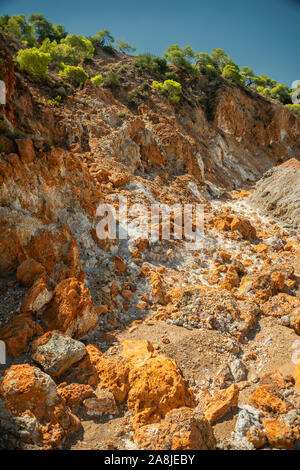 Sousaki ist ein erloschener Vulkan und moderne solfatara Gebiet im Nordosten Corinthia, Griechenland, am nordwestlichen Ende der Ägäis vulkanischen Bogens. Stockfoto