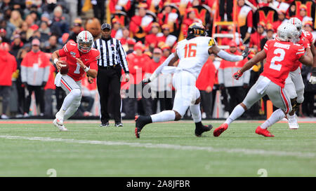 Columbus, Ohio, USA. 9 Nov, 2019. Ohio State Buckeyes Quarterback Justin Felder (1) während der NCAA Football Spiel zwischen dem Maryland Dosenschildkröten & Ohio State Buckeyes am Ohio Stadium in Columbus, Ohio. JP Waldron/Cal Sport Media/Alamy leben Nachrichten Stockfoto