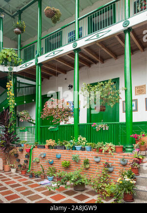 Innenhof eines Gebäudes in der Nähe von Concepción, Antioquia, Kolumbien. Stockfoto