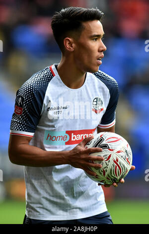 Bolton, Großbritannien. 09 Nov, 2019. BOLTON, ENGLAND - November 9th Bolton Adam Chicksen in Aktion während der FA Cup Match zwischen Bolton Wanderers und Plymouth Argyle im Reebok Stadium, Bolton am Samstag, den 9. November 2019. (Credit: Eddie Garvey | MI Nachrichten) das Fotografieren dürfen nur für Zeitung und/oder Zeitschrift redaktionelle Zwecke verwendet werden, eine Lizenz für die gewerbliche Nutzung Kreditkarte erforderlich: MI Nachrichten & Sport/Alamy leben Nachrichten Stockfoto