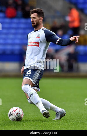 Bolton, Großbritannien. 09 Nov, 2019. BOLTON, ENGLAND - November 9th Bolton Jake Wright in Aktion während der FA Cup Match zwischen Bolton Wanderers und Plymouth Argyle im Reebok Stadium, Bolton am Samstag, den 9. November 2019. (Credit: Eddie Garvey | MI Nachrichten) das Fotografieren dürfen nur für Zeitung und/oder Zeitschrift redaktionelle Zwecke verwendet werden, eine Lizenz für die gewerbliche Nutzung Kreditkarte erforderlich: MI Nachrichten & Sport/Alamy leben Nachrichten Stockfoto