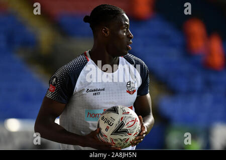 Bolton, Großbritannien. 09 Nov, 2019. BOLTON, ENGLAND - November 9th Bolton Josh Emmanuel in Aktion während der FA Cup Match zwischen Bolton Wanderers und Plymouth Argyle im Reebok Stadium, Bolton am Samstag, den 9. November 2019. (Credit: Eddie Garvey | MI Nachrichten) das Fotografieren dürfen nur für Zeitung und/oder Zeitschrift redaktionelle Zwecke verwendet werden, eine Lizenz für die gewerbliche Nutzung Kreditkarte erforderlich: MI Nachrichten & Sport/Alamy leben Nachrichten Stockfoto