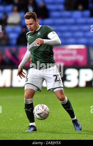 Bolton, Großbritannien. 09 Nov, 2019. BOLTON, ENGLAND - November 9th Plymouth Callum McFadzean in Aktion während der FA Cup Match zwischen Bolton Wanderers und Plymouth Argyle im Reebok Stadium, Bolton am Samstag, den 9. November 2019. (Credit: Eddie Garvey | MI Nachrichten) das Fotografieren dürfen nur für Zeitung und/oder Zeitschrift redaktionelle Zwecke verwendet werden, eine Lizenz für die gewerbliche Nutzung Kreditkarte erforderlich: MI Nachrichten & Sport/Alamy leben Nachrichten Stockfoto