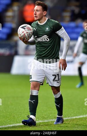 Bolton, Großbritannien. 09 Nov, 2019. BOLTON, ENGLAND - November 9th Plymouth Callum McFadzean in Aktion während der FA Cup Match zwischen Bolton Wanderers und Plymouth Argyle im Reebok Stadium, Bolton am Samstag, den 9. November 2019. (Credit: Eddie Garvey | MI Nachrichten) das Fotografieren dürfen nur für Zeitung und/oder Zeitschrift redaktionelle Zwecke verwendet werden, eine Lizenz für die gewerbliche Nutzung Kreditkarte erforderlich: MI Nachrichten & Sport/Alamy leben Nachrichten Stockfoto