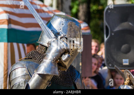 Knight's Armor in historischen Rekonstruktionen der mittelalterlichen Schlachten Stockfoto