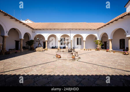 Innenhof in der Casa de la Libertad oder Haus der Freiheit in der Altstadt von Sucre, Bolivien Stockfoto