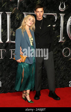 Die Europäische Premiere von 'Maleficent: Herrin des Bösen" im Odeon IMAX Waterloo - Anreise mit: Rose Grau, Harris Dickinson Wo: London, Vereinigtes Königreich, wenn: 09 Okt 2019 Credit: Mario Mitsis/WENN.com Stockfoto