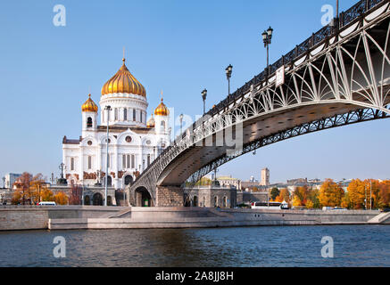 Blick auf die Christ-Erlöser-Kathedrale und die Patriarchale Brücke in der Stadt Moskau, Russland Stockfoto