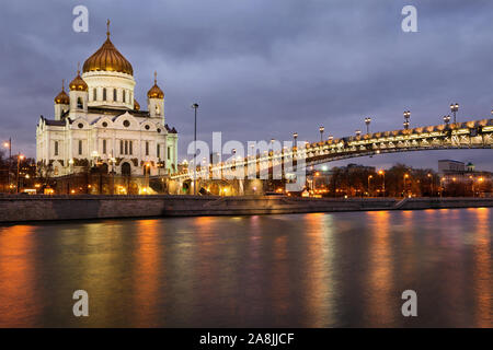 Blick auf die Christ-Erlöser-Kathedrale und die Patriarchale Brücke in der Stadt Moskau, Russland Stockfoto
