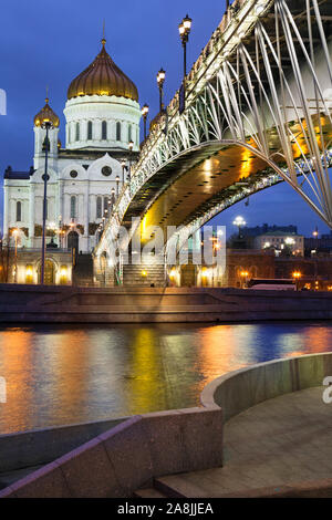 Blick auf die Christ-Erlöser-Kathedrale und die Patriarchale Brücke in der Stadt Moskau, Russland Stockfoto