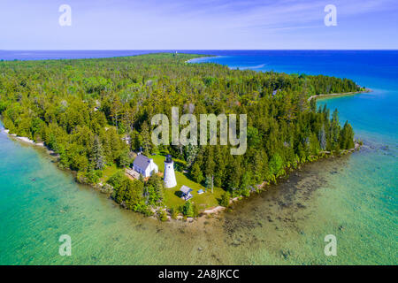 Die alte Presque Isle Licht war der erste Leuchtturm in der Presque Isle, Michigan, in 1840 auf dem Michigan See gebaut, in der Nähe von Newport Stockfoto