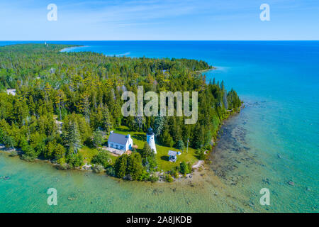 Die alte Presque Isle Licht war der erste Leuchtturm in der Presque Isle, Michigan, in 1840 auf dem Michigan See gebaut, in der Nähe von Newport Stockfoto