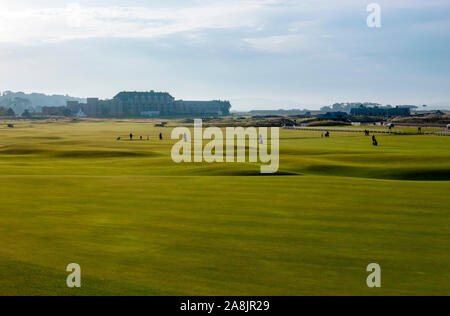 St. Andrews, Schottland/UK-24Aug2019: Golfplatz von St. Andrews, GOLFINO Clubhouse St. Andrews im Hintergrund. Stockfoto