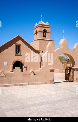 Alte adobe Kirche von San Pedro de Atacama, Chile Stockfoto