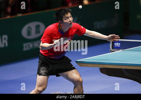 Tokio, Japan. 9 Nov, 2019. Zhendong Fan von China in Aktion gegen Tomokazu Harimoto von Japan während der Herren Mannschaften Halbfinale Spiel bei der International Table Tennis Federation (ITTF) Team Wm Tokio 2019 an der Tokyo Metropolitan Gymnasium. China besiegt Japan mit 3-0. Credit: Rodrigo Reyes Marin/ZUMA Draht/Alamy leben Nachrichten Stockfoto