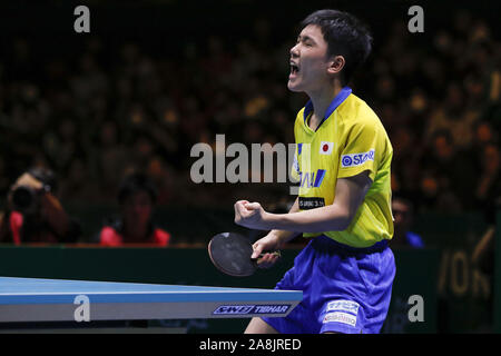 Tokio, Japan. 9 Nov, 2019. Tomokazu Harimoto von Japan reagiert während der Herren Mannschaften Halbfinale Spiel gegen Zhendong Fan von China bei der International Table Tennis Federation (ITTF) Team Wm Tokio 2019 an der Tokyo Metropolitan Gymnasium. China besiegt Japan mit 3-0. Credit: Rodrigo Reyes Marin/ZUMA Draht/Alamy leben Nachrichten Stockfoto