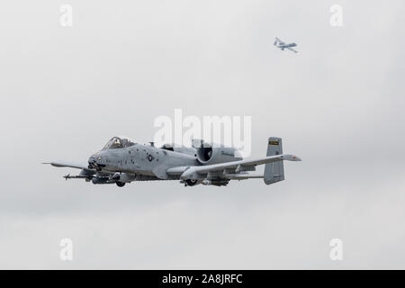 FORT WAYNE, Indiana/USA - Juni 8, 2019: United States Air Force A-10 Thunderbolt II "warzenschweine" an der 2019 Fort Wayne Airshow führt. Stockfoto