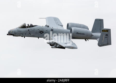 FORT WAYNE, Indiana/USA - Juni 8, 2019: United States Air Force A-10 Thunderbolt II "warzenschweine" an der 2019 Fort Wayne Airshow führt. Stockfoto