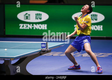 Tokio, Japan. 9 Nov, 2019. Tomokazu Harimoto von Japan reagiert während der Herren Mannschaften Halbfinale Spiel gegen Zhendong Fan von China bei der International Table Tennis Federation (ITTF) Team Wm Tokio 2019 an der Tokyo Metropolitan Gymnasium. China besiegt Japan mit 3-0. Credit: Rodrigo Reyes Marin/ZUMA Draht/Alamy leben Nachrichten Stockfoto